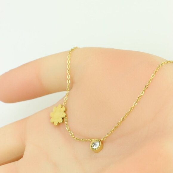 Elegant Yellow Gold Flower Charm Necklace, XPNL0360 - Picture 4 of 12
